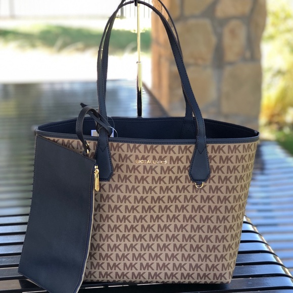 Michael Kors Candy Reversible Tote Bag w/ Pouch - Picture 3 of 8